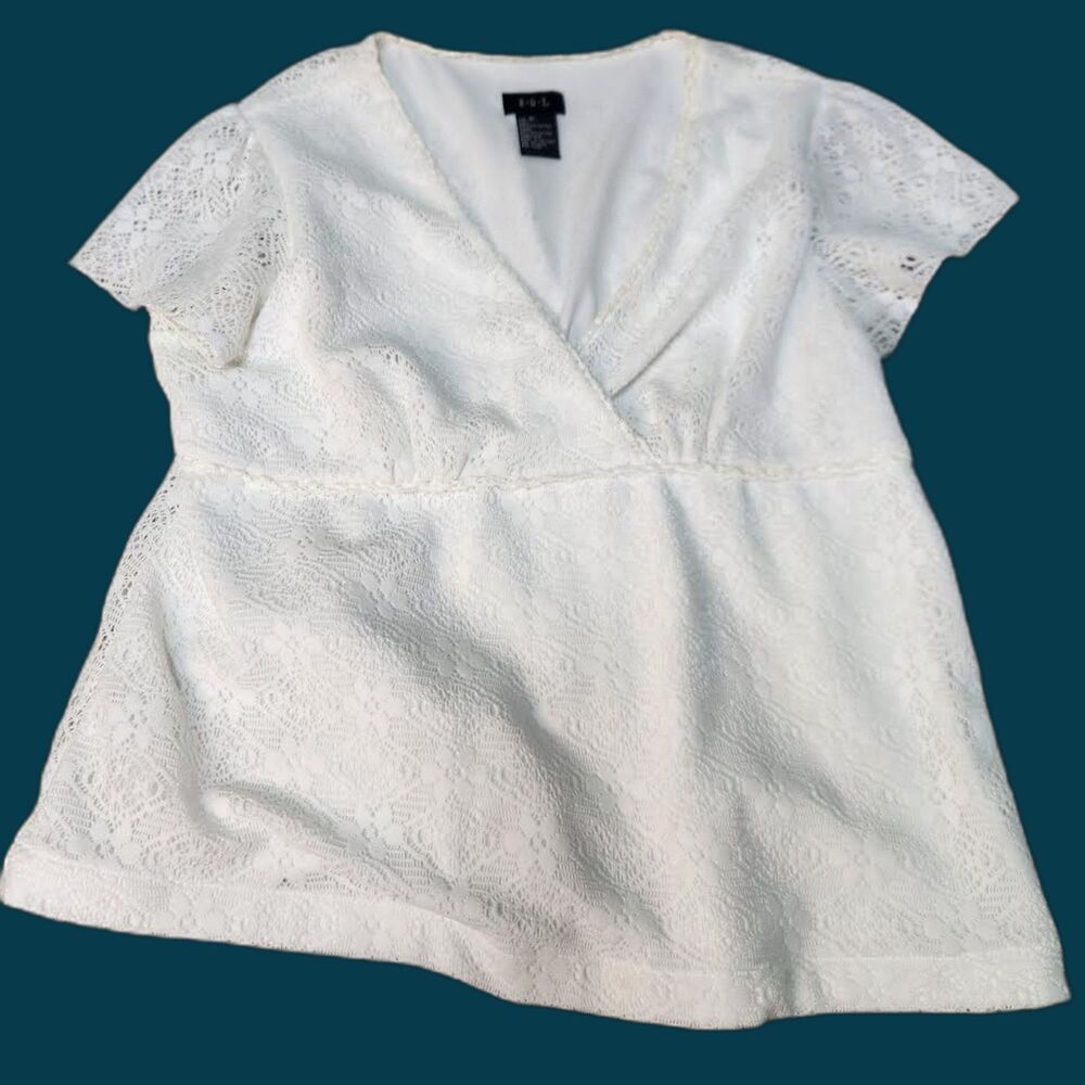 R.Q.T Women's White Empire Style Top Size XL